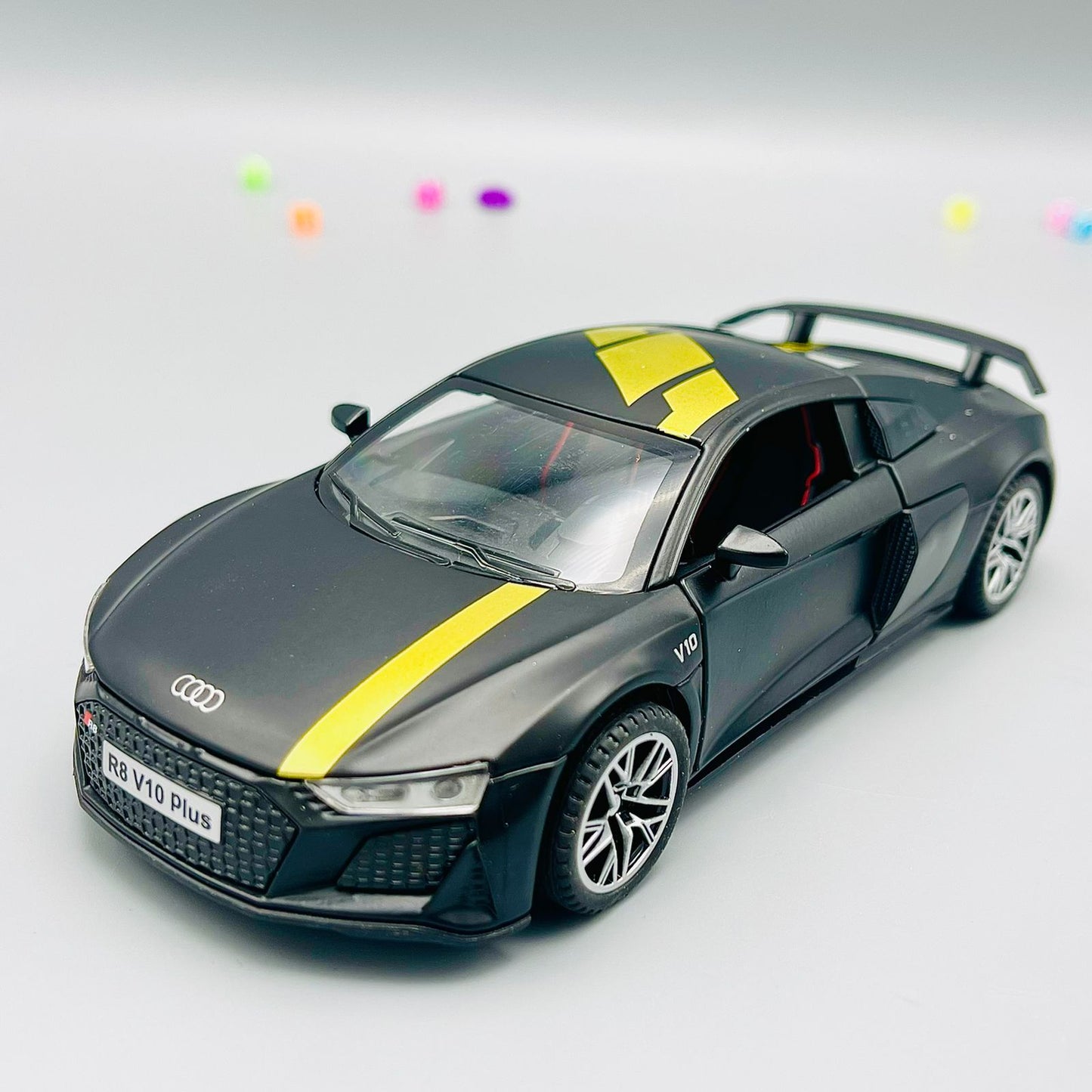 1:32 Diecast AUDI R8 V10 Plus