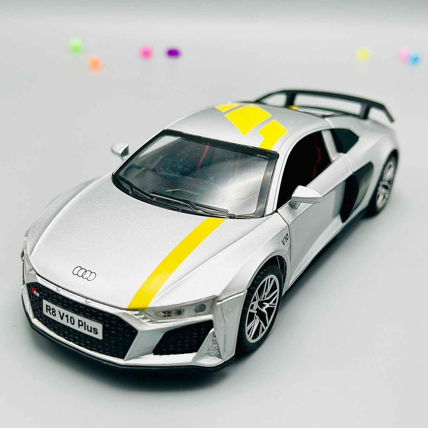 1:32 Diecast AUDI R8 V10 Plus